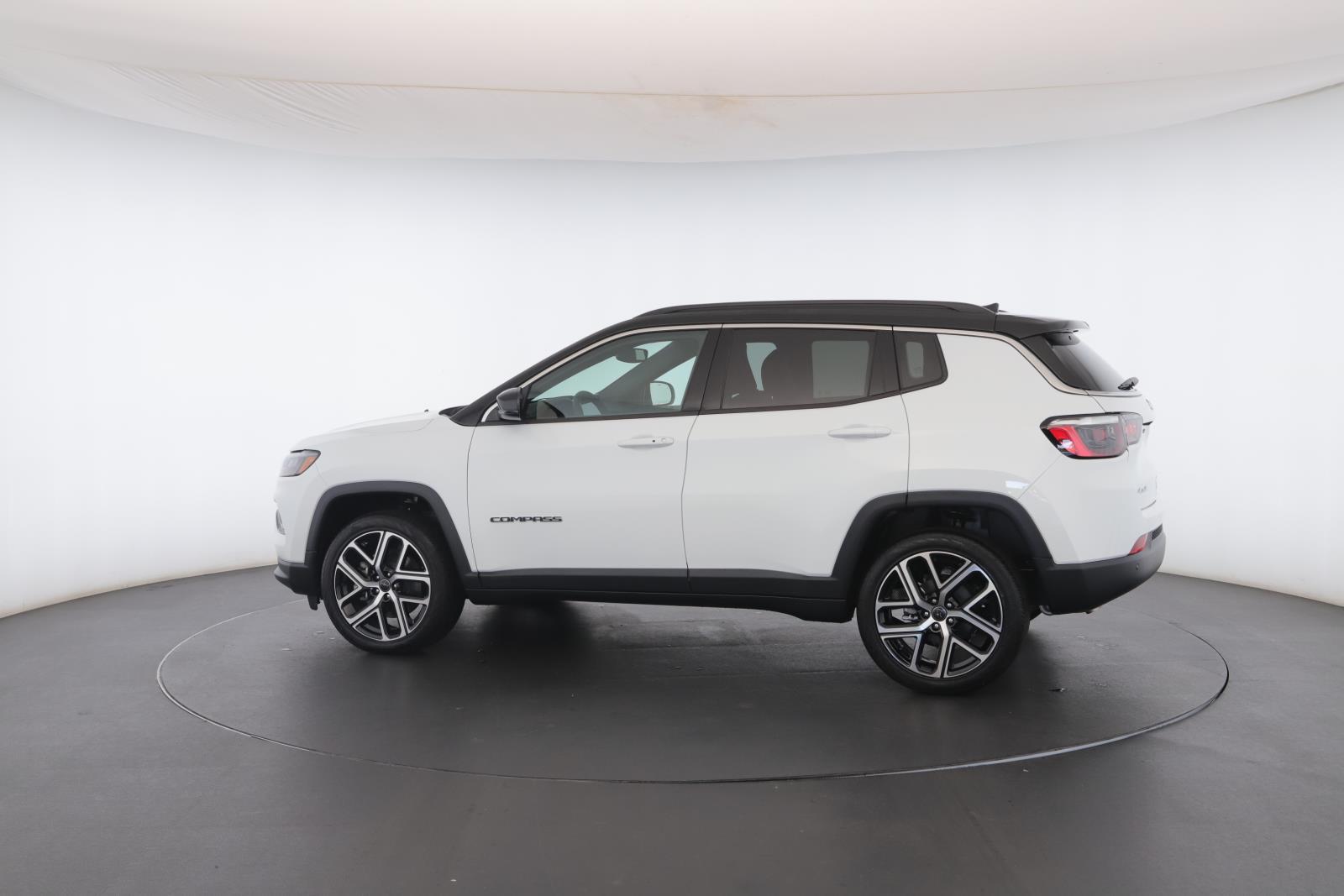2025 Jeep Compass Limited photo 18