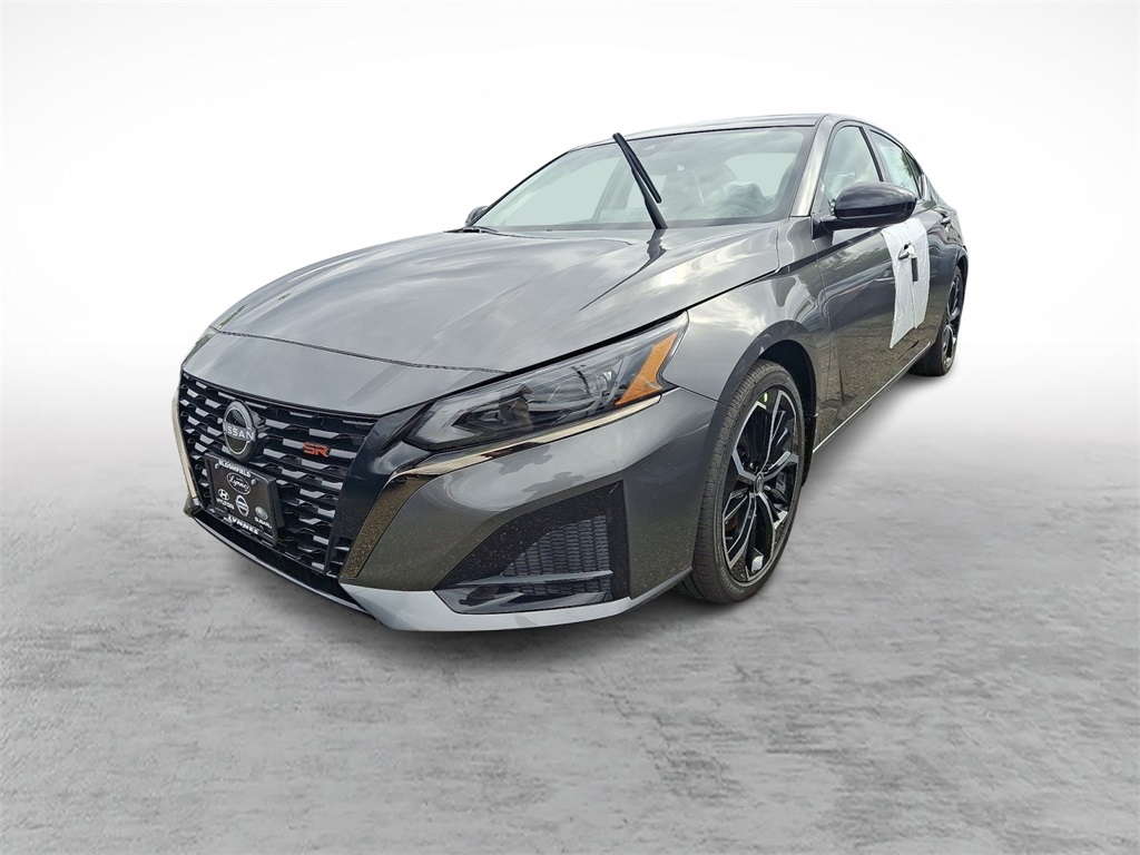 2025 Nissan Altima SR photo 3