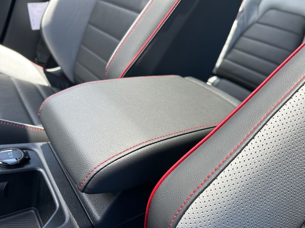 2025 Volkswagen Golf GTI SE photo 29