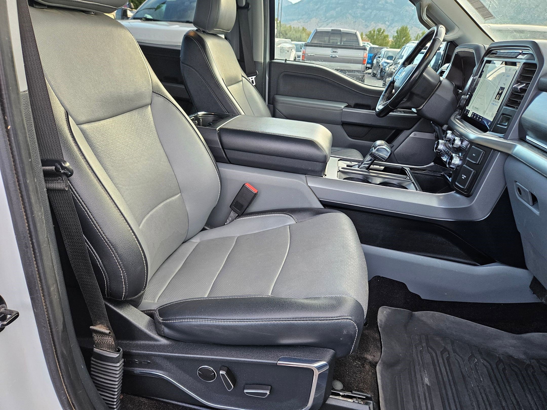 2022 Ford F-150 Lariat photo 30