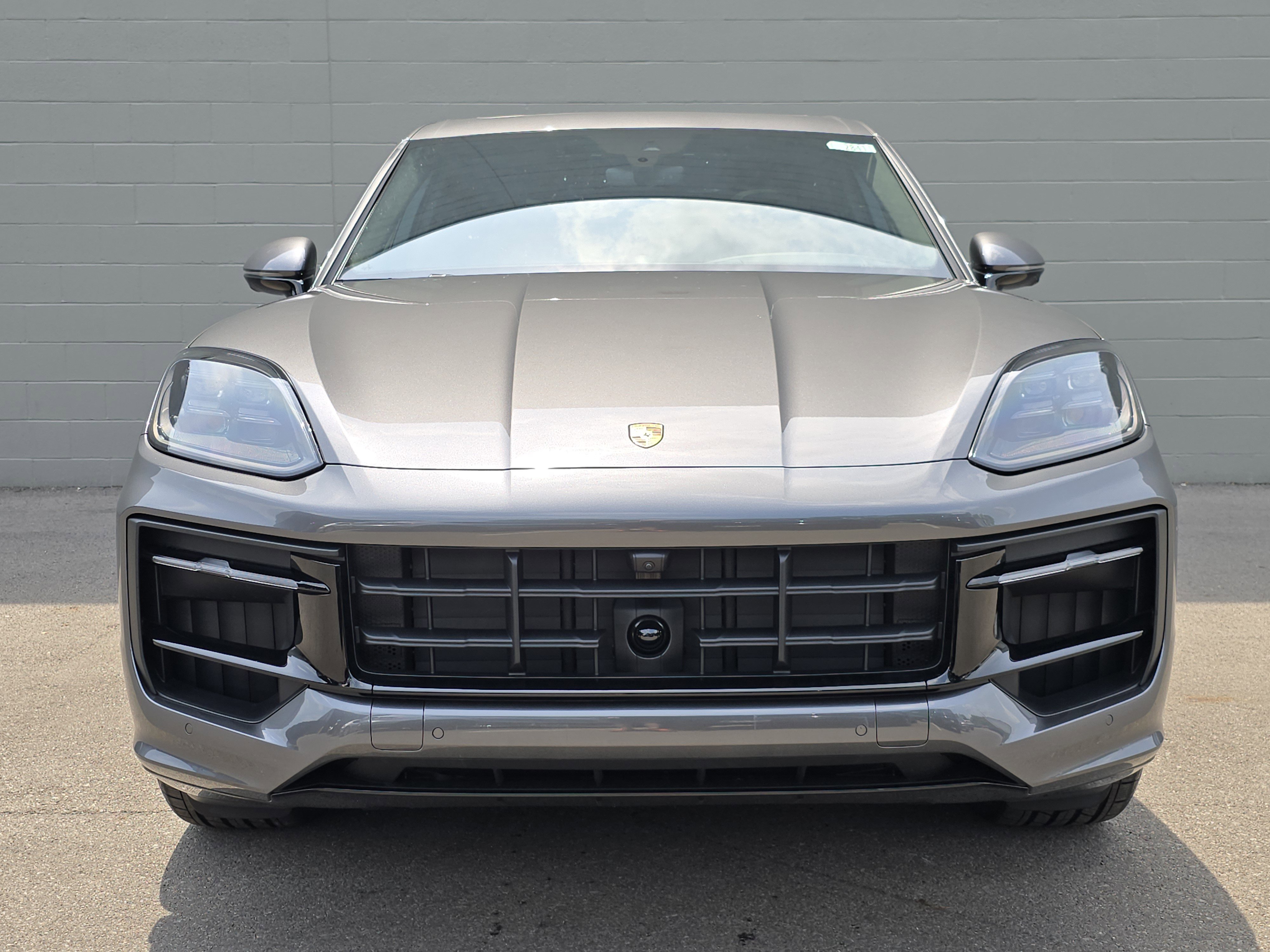 2025 Porsche Cayenne GTS photo 2