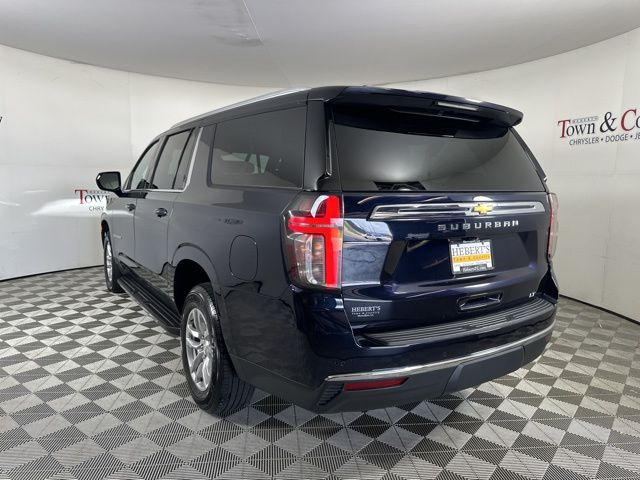 2023 Chevrolet Suburban LT photo 7