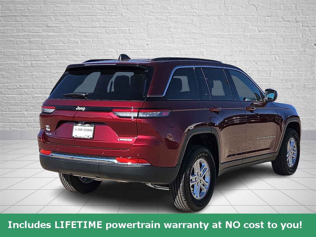 2025 Jeep Grand Cherokee Laredo photo 3