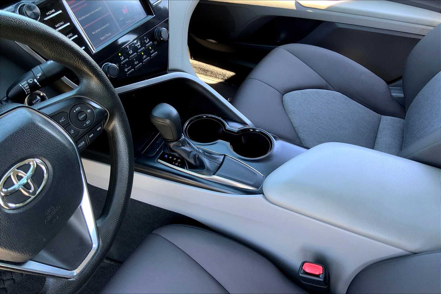2019 Toyota Camry LE photo 14