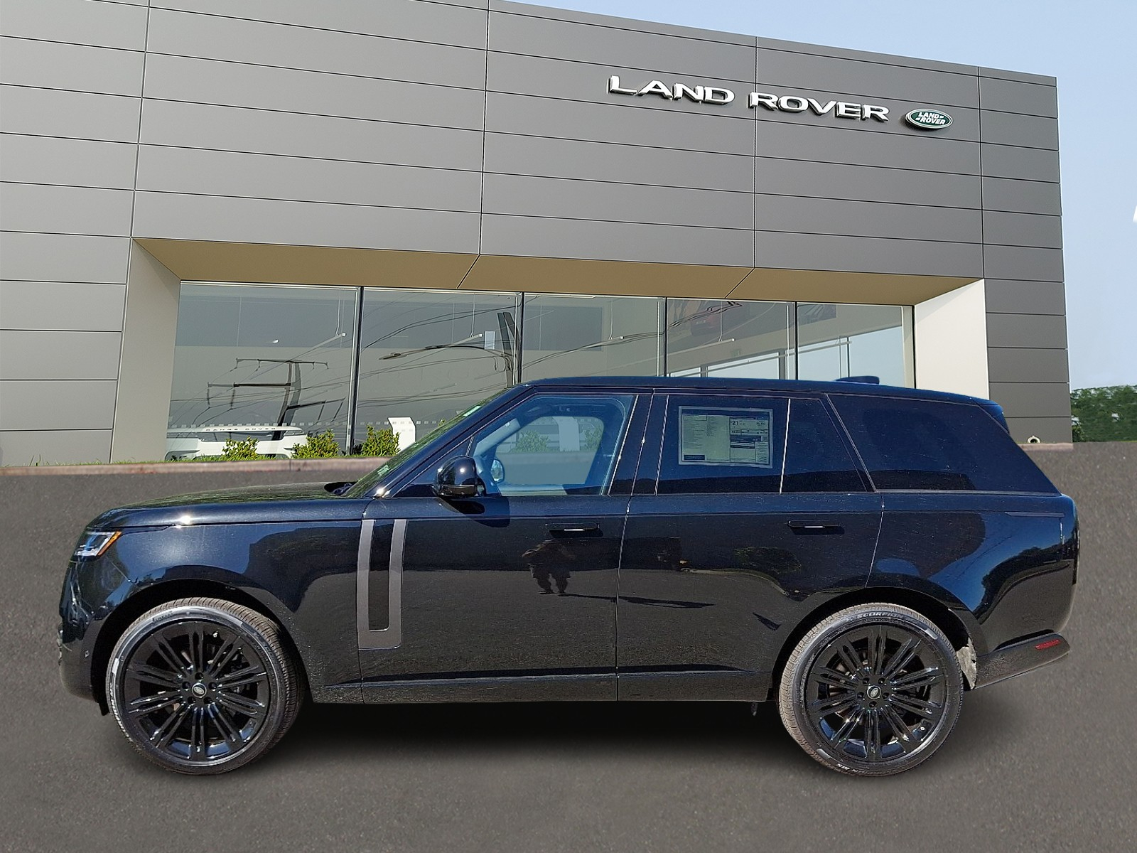2025 Land Rover Range Rover SE photo 3