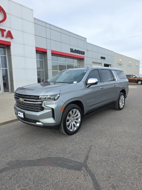 2023 Chevrolet Suburban Premier's photo