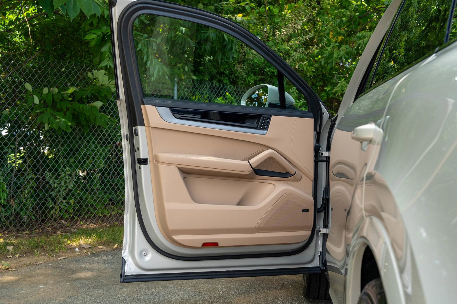 2026 Porsche Cayenne Base photo 18