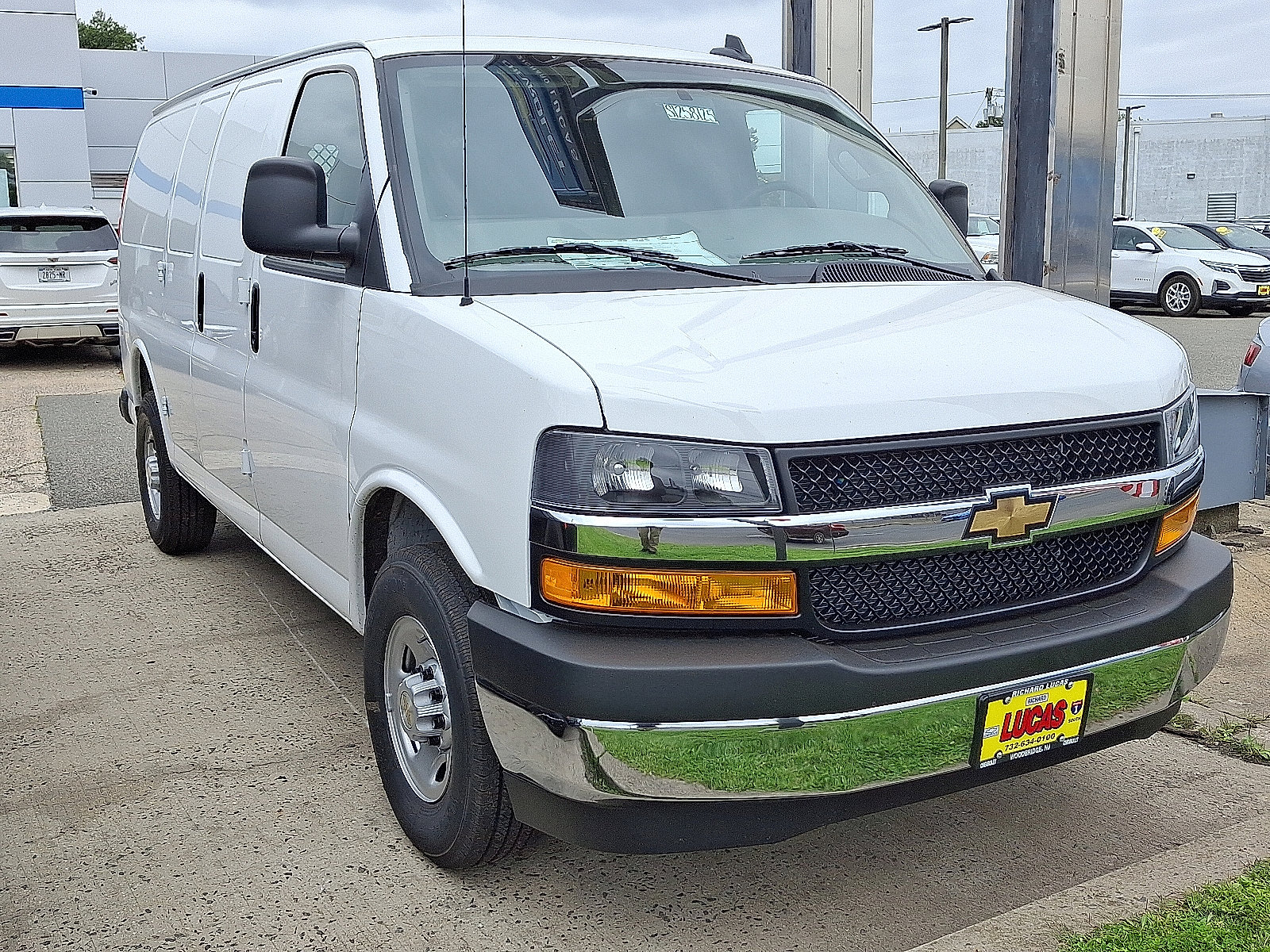 2025 Chevrolet Express Cargo 2500 photo 2