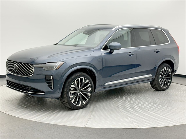 2025 Volvo XC90 Plus's photo