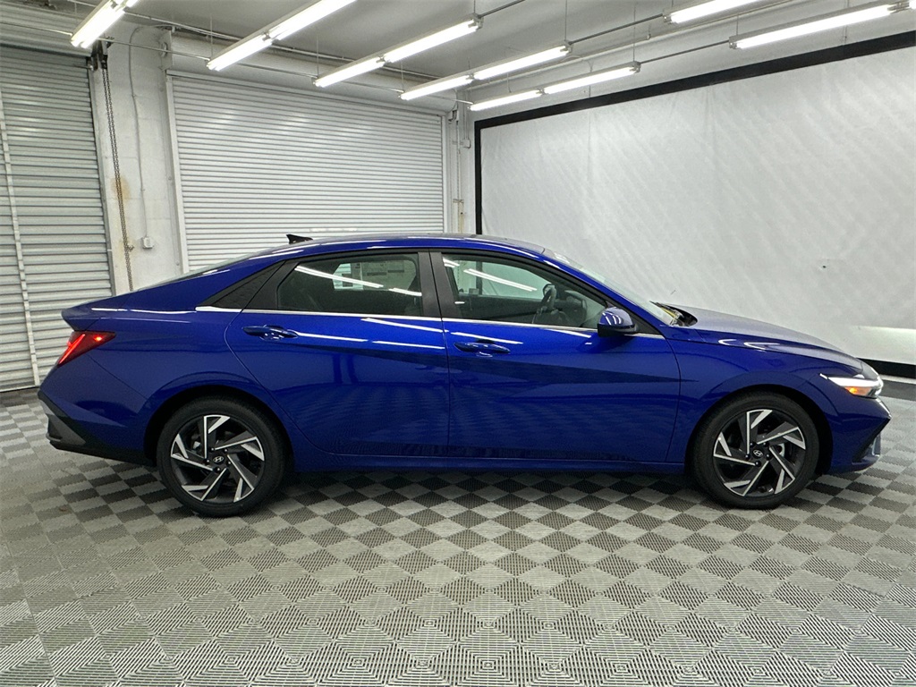 2025 Hyundai Elantra SEL Convenience photo 6