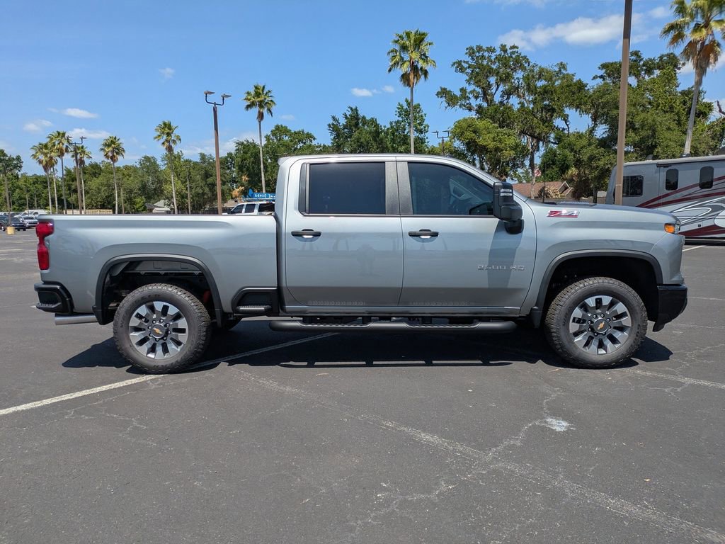 2025 Chevrolet Silverado 2500HD Custom photo 3