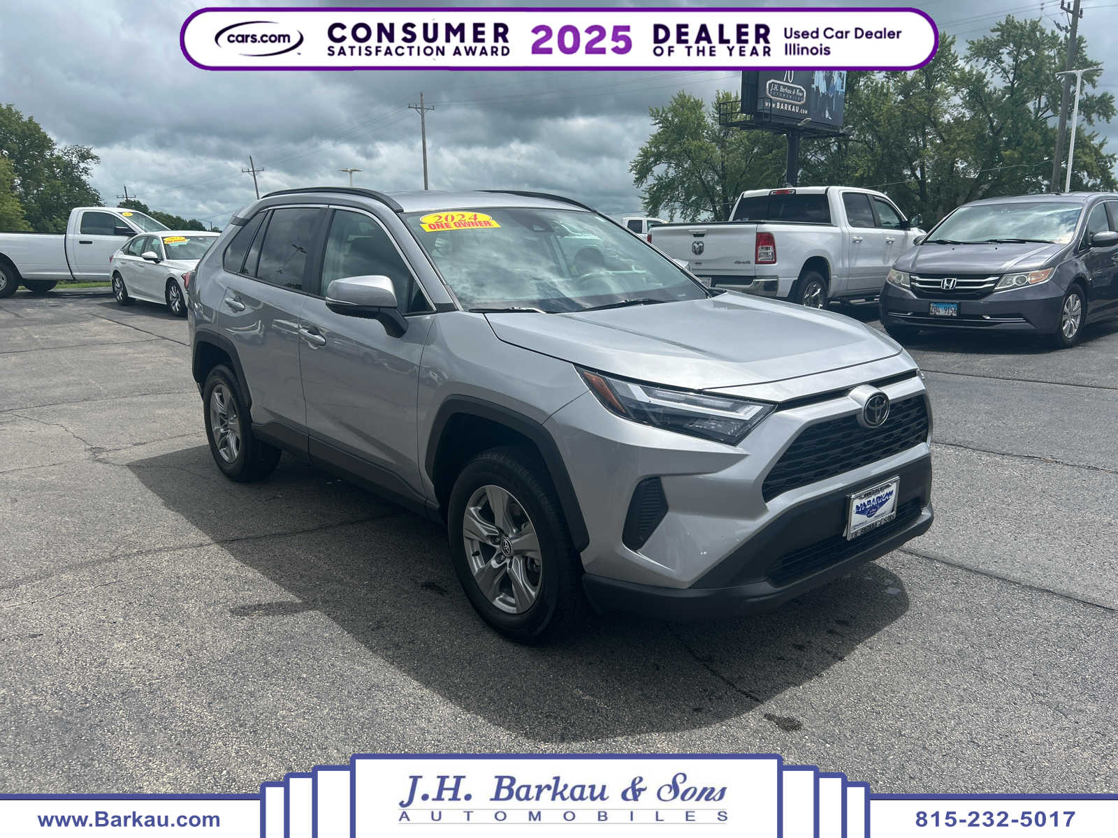 2024 Toyota RAV4 XLE's photo