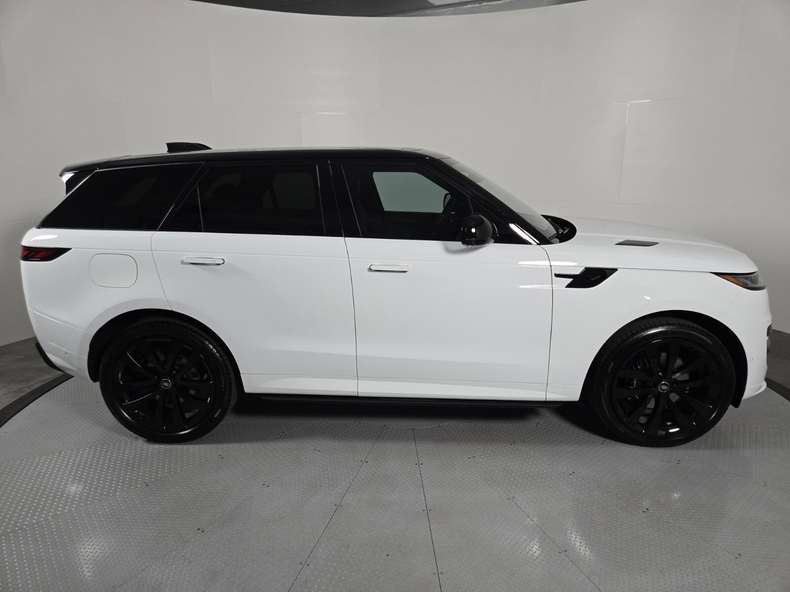 2025 Land Rover Range Rover Sport SE photo 15