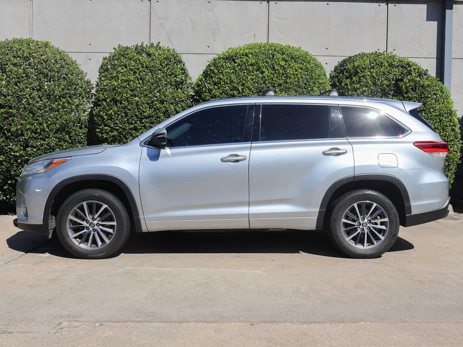 2018 Toyota Highlander SE XLE photo 3