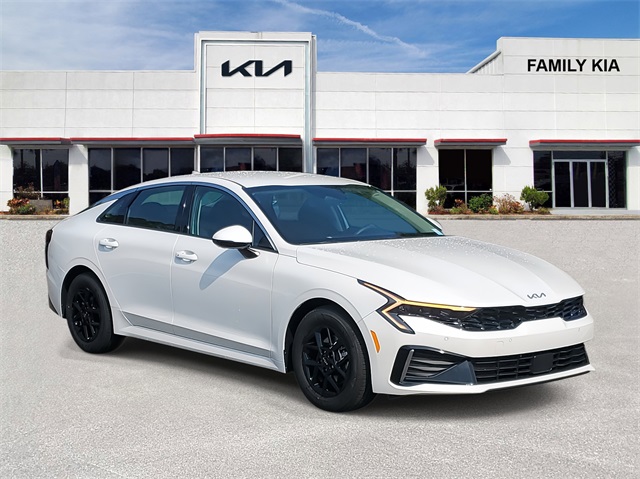 2026 Kia K5 LXS's photo
