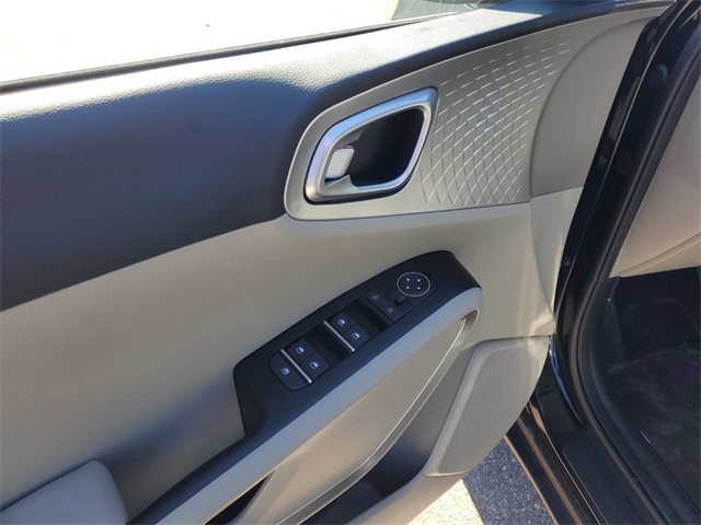2025 Kia Soul LX photo 5