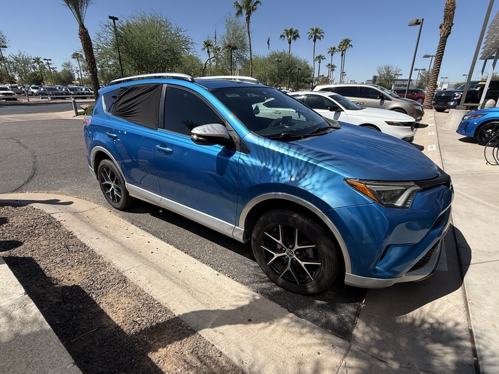 2016 Toyota RAV4 SE photo 2