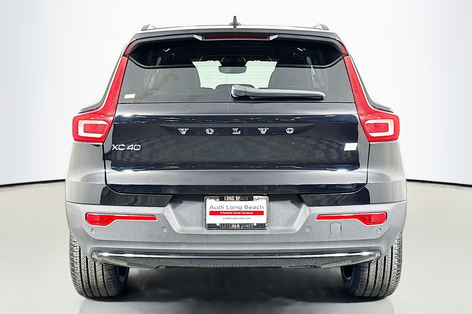 2023 Volvo XC40 Recharge Ultimate photo 3