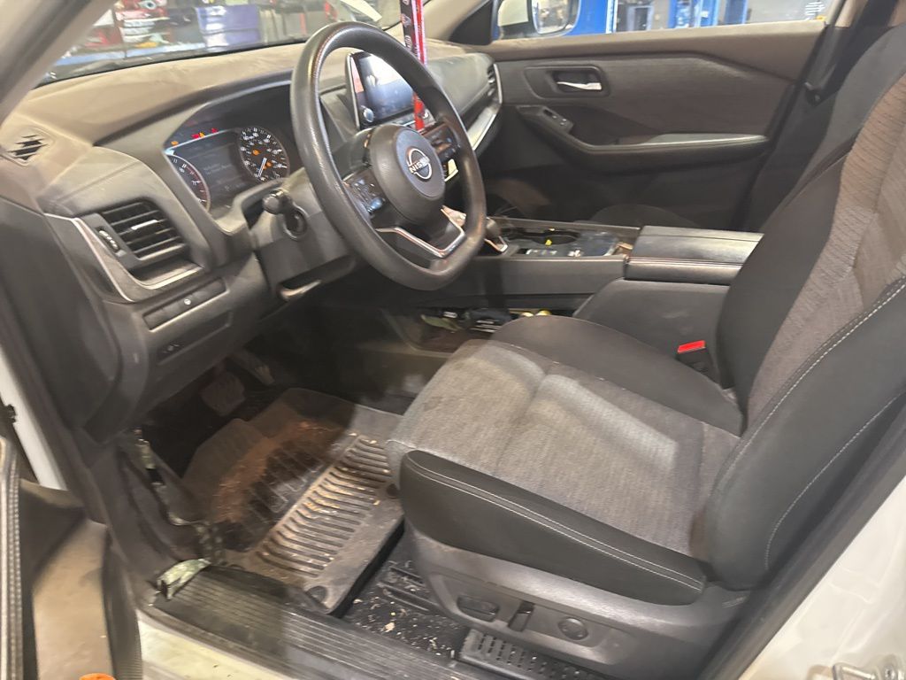 2023 Nissan Rogue SV photo 8
