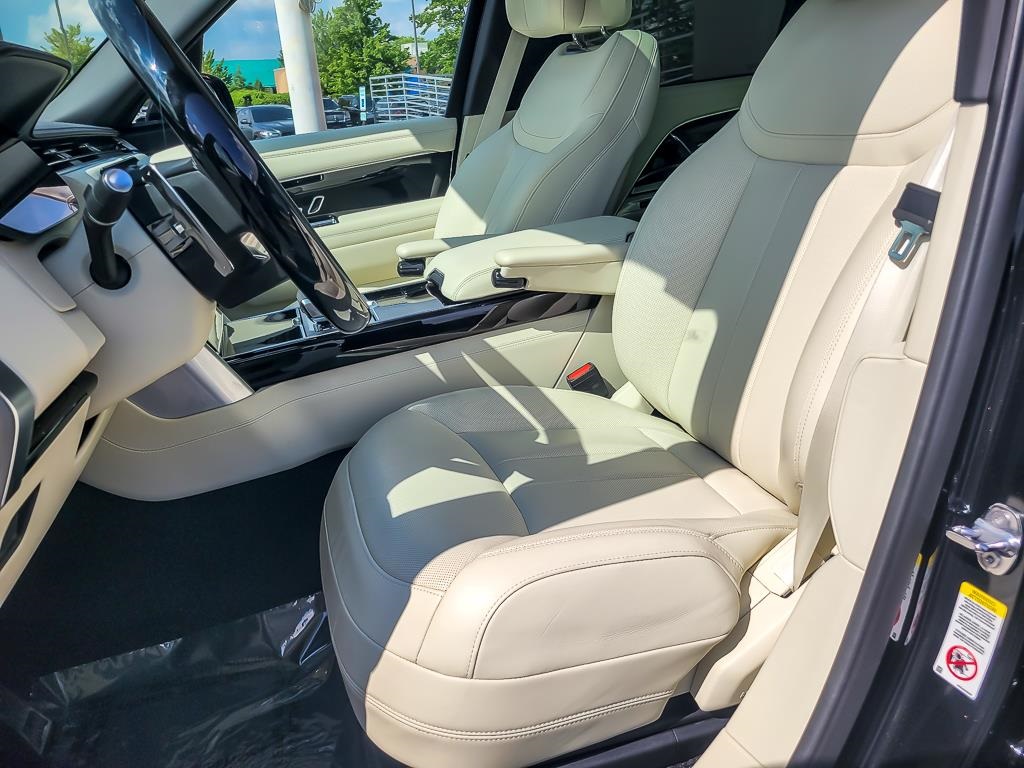 2025 Land Rover Range Rover Autobiography photo 8