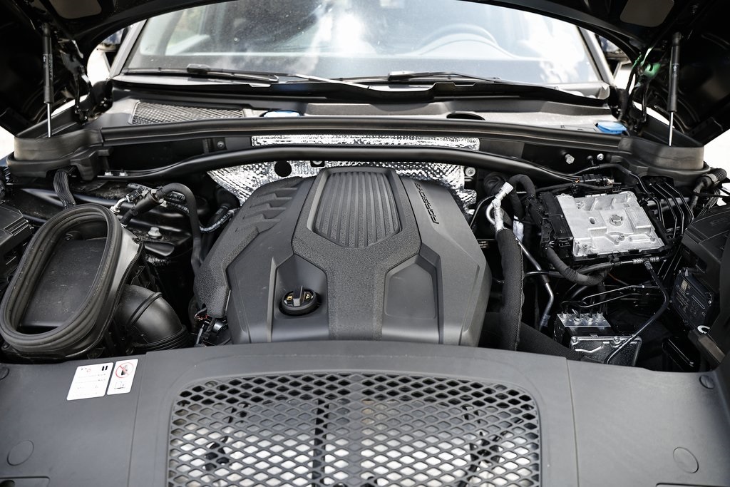 2024 Porsche Macan T photo 33