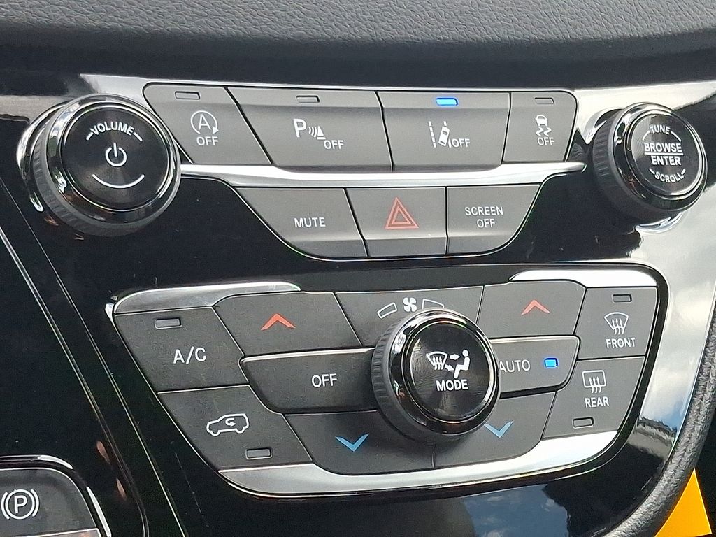 2026 Chrysler Voyager LX photo 11
