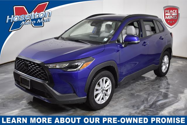 2023 Toyota Corolla Cross LE's photo