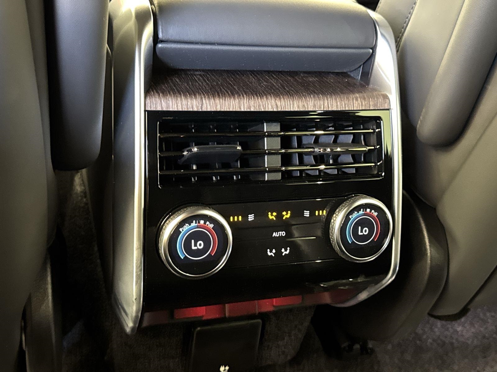 2025 Land Rover Range Rover SE photo 28