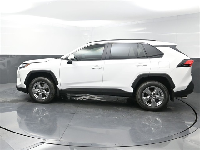 2025 Toyota RAV4 XLE photo 4