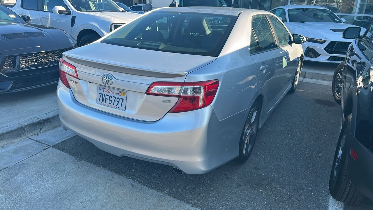 2014 Toyota Camry L photo 2