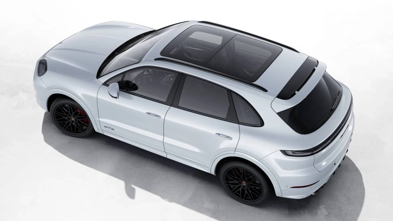 2026 Porsche Cayenne GTS photo 3
