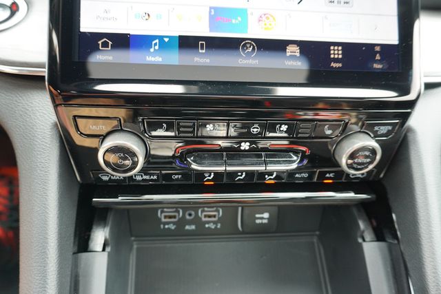2024 Jeep Grand Cherokee Overland 4xe photo 30