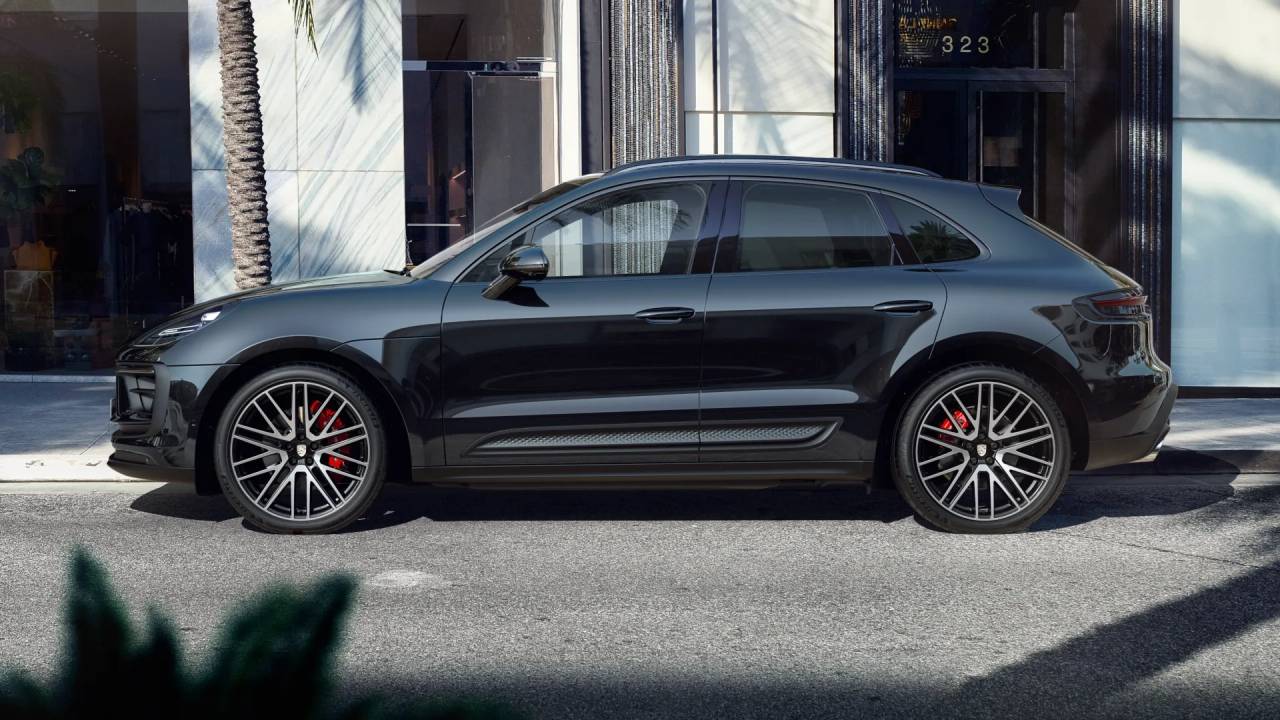 2025 Porsche Macan S photo 2