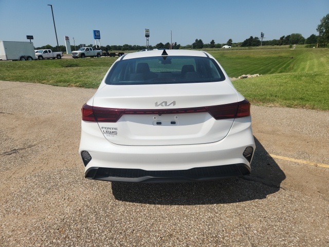 2024 Kia Forte LXS photo 2