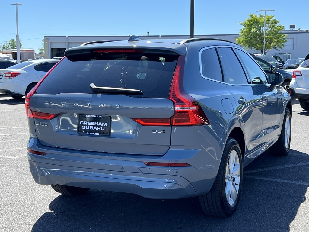 2022 Volvo XC60 B5 Momentum photo 5