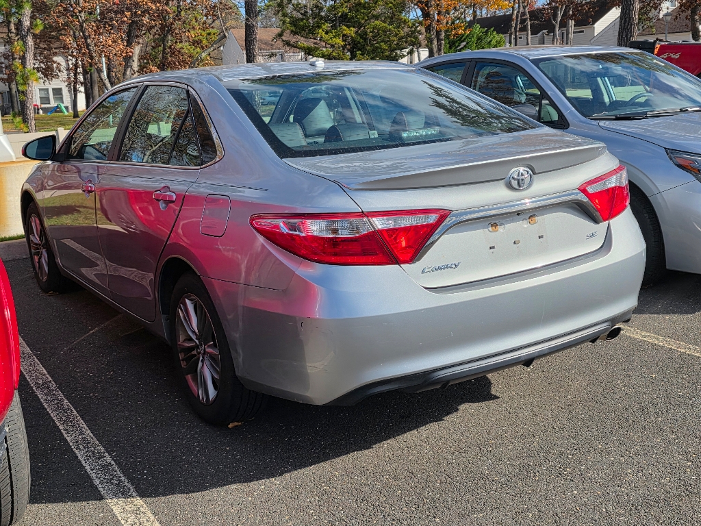 2016 Toyota Camry XLE photo 4