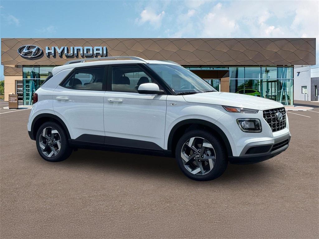 2025 Hyundai Venue SEL photo 3