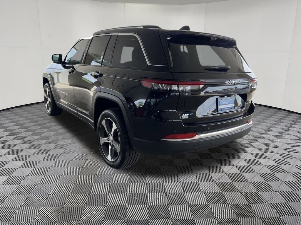 2023 Jeep Cherokee Base photo 4