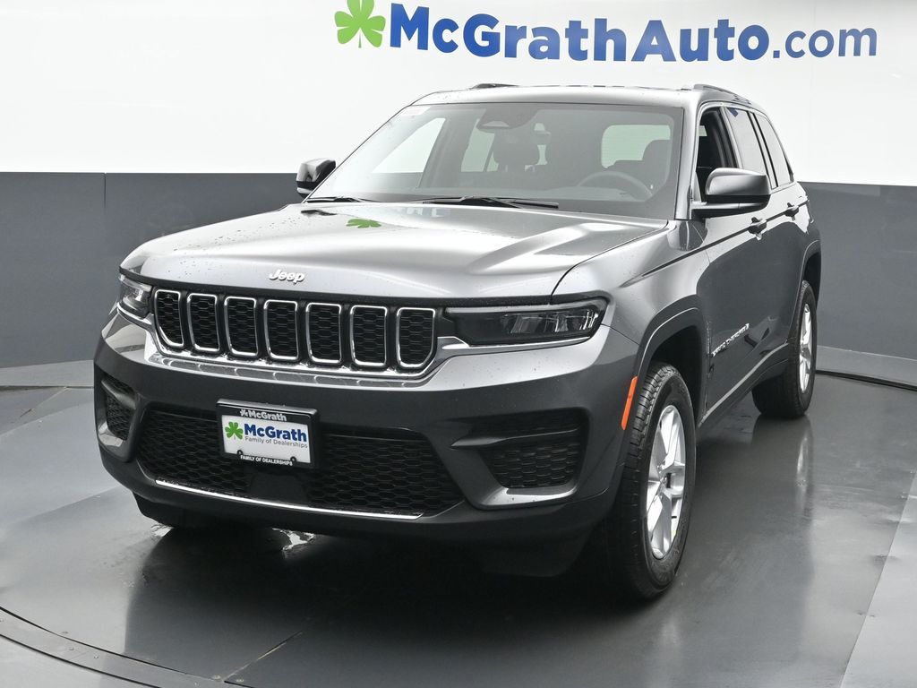 2025 Jeep Grand Cherokee Laredo X photo 3