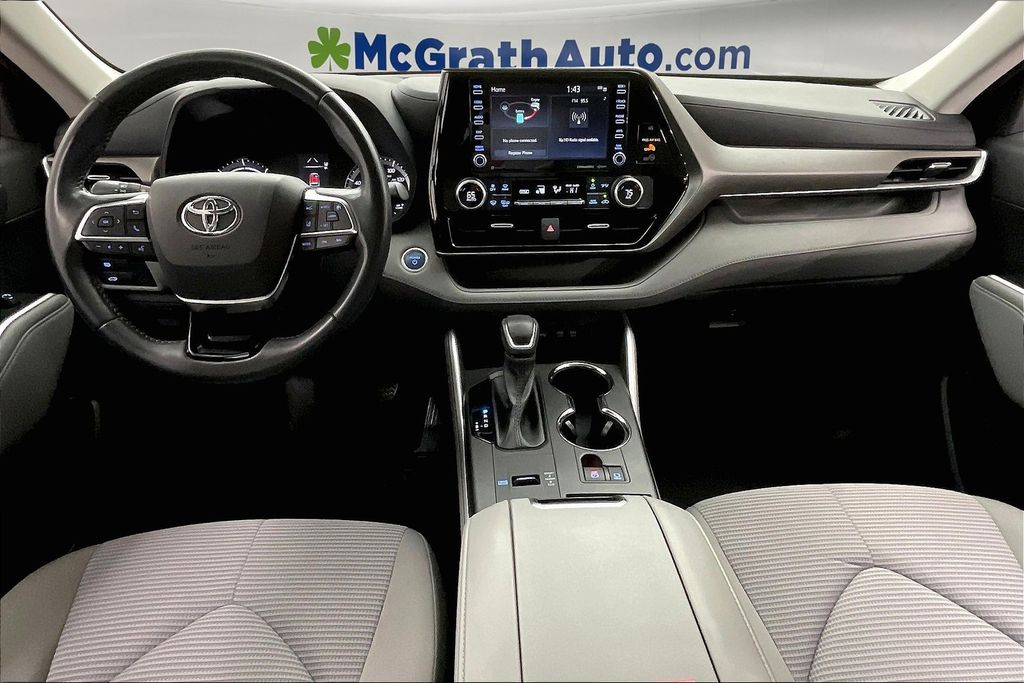 2021 Toyota Highlander Hybrid LE photo 14