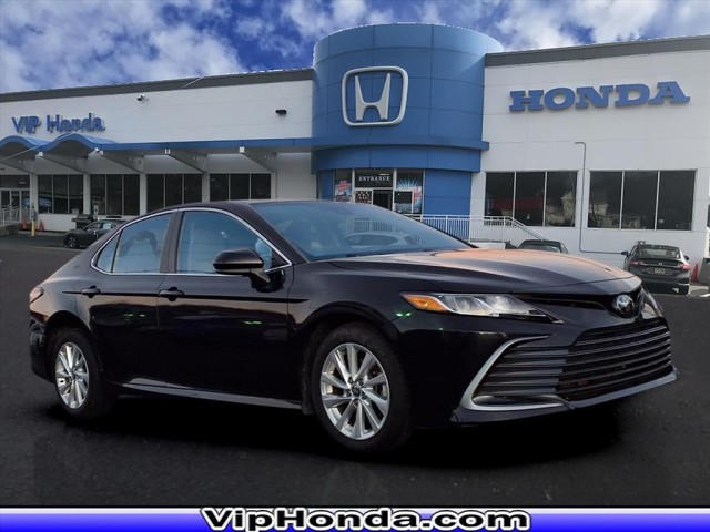 2023 Toyota Camry LE's photo