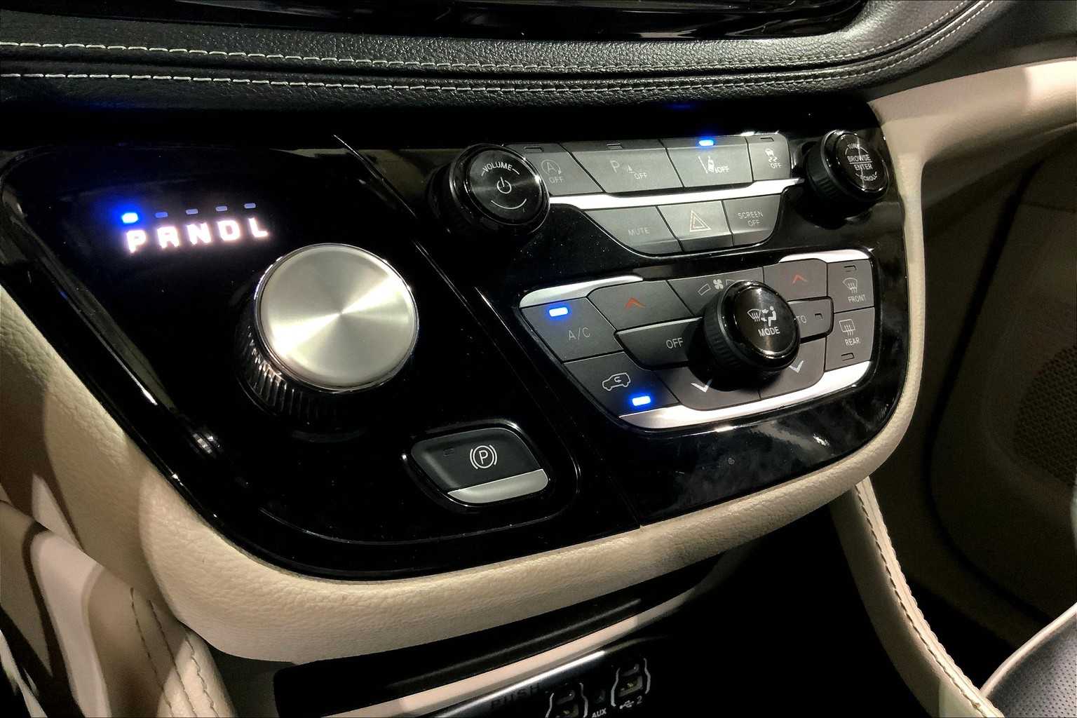 2023 Chrysler Pacifica Limited photo 30