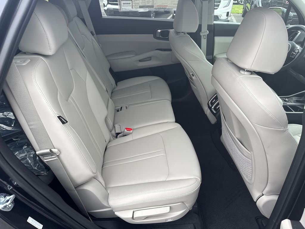 2025 Kia Sorento S photo 15