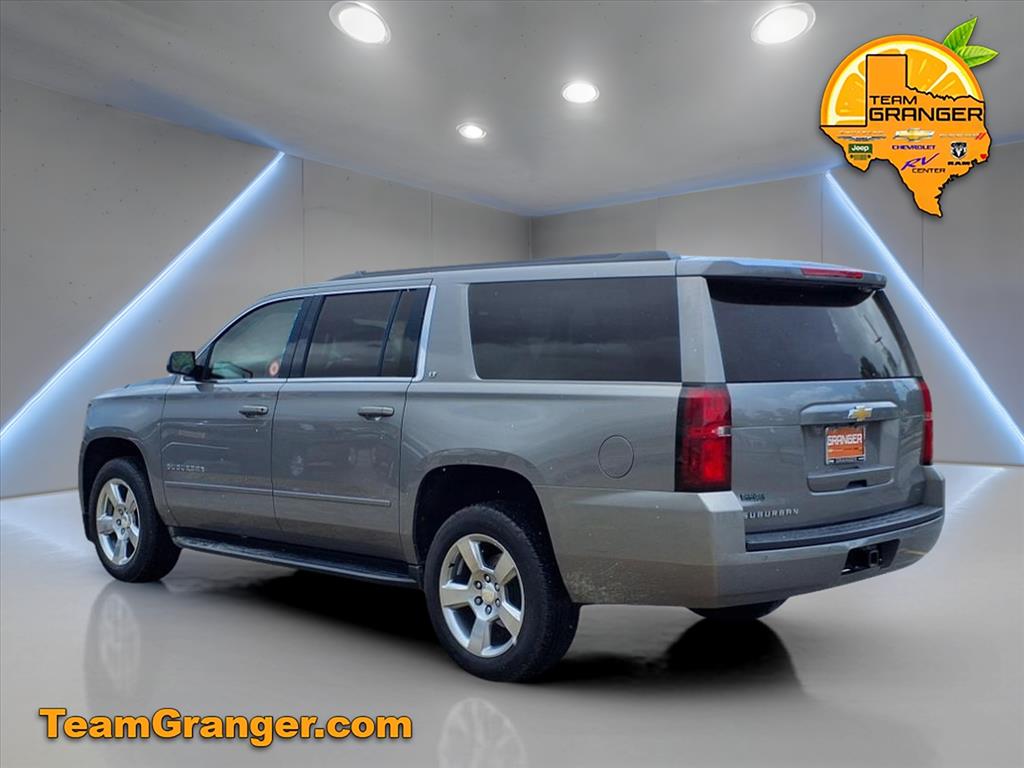 2019 Chevrolet Suburban LT photo 4
