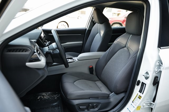 2023 Toyota Camry LE photo 19
