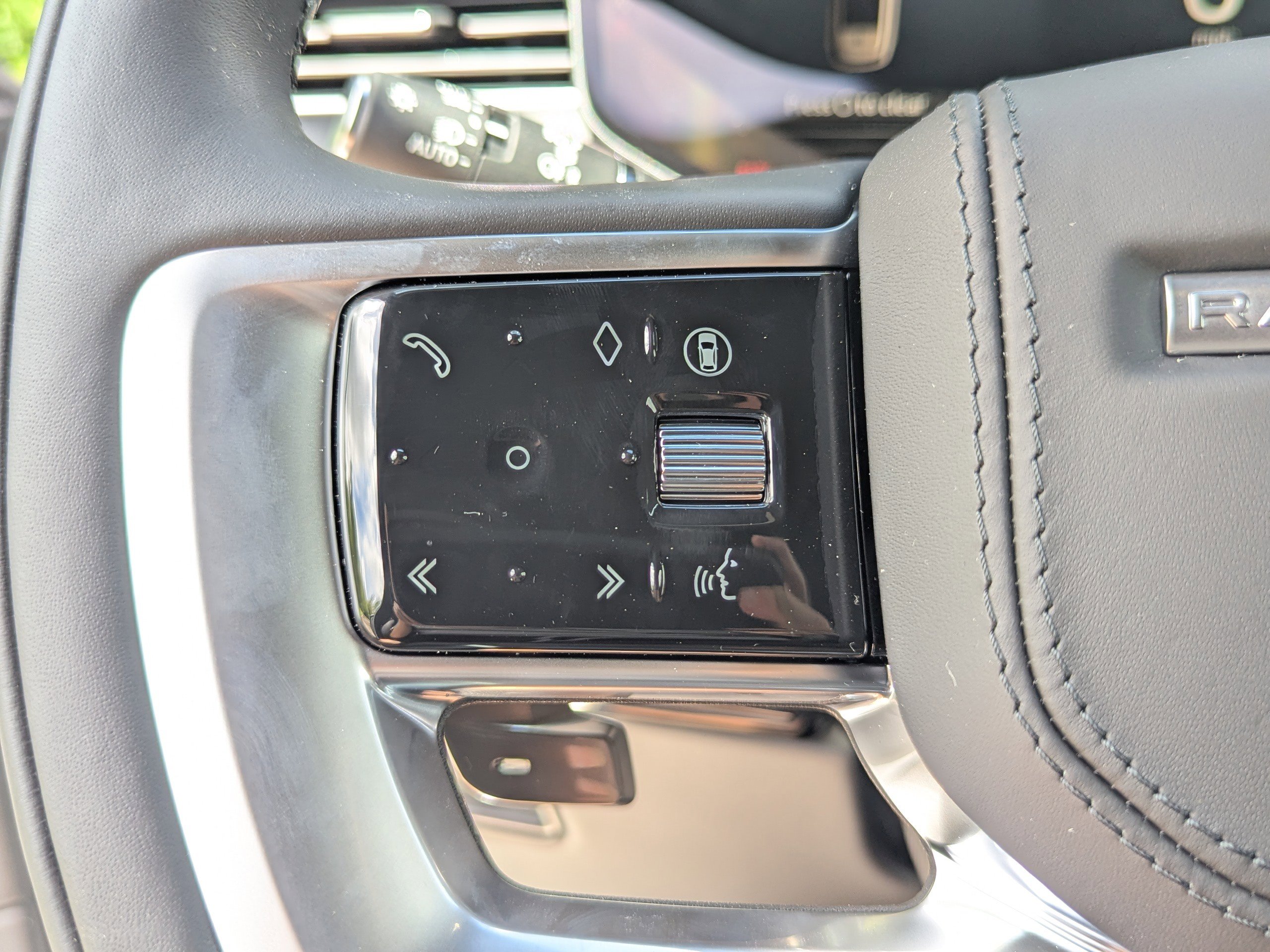 2025 Land Rover Range Rover SE photo 30