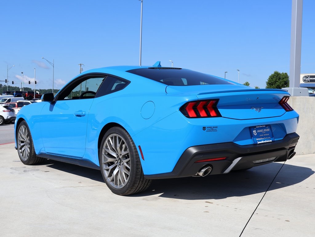 2025 Ford Mustang EcoBoost Premium photo 3
