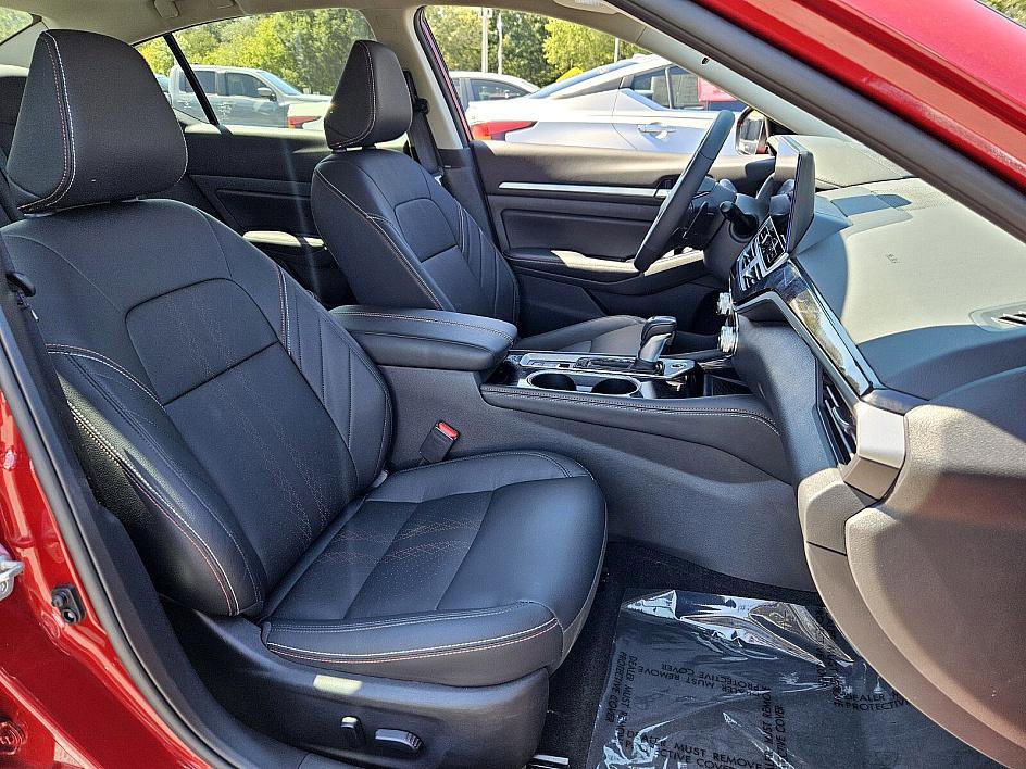 2024 Nissan Altima SR photo 17