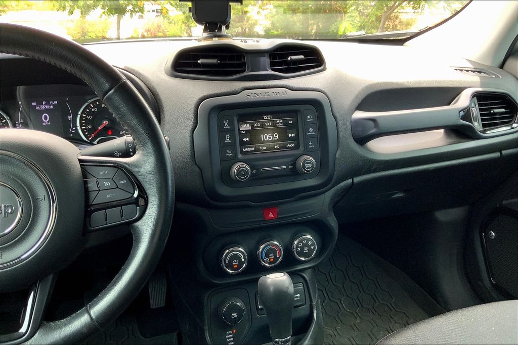 2017 Jeep Renegade Latitude North Edition photo 6