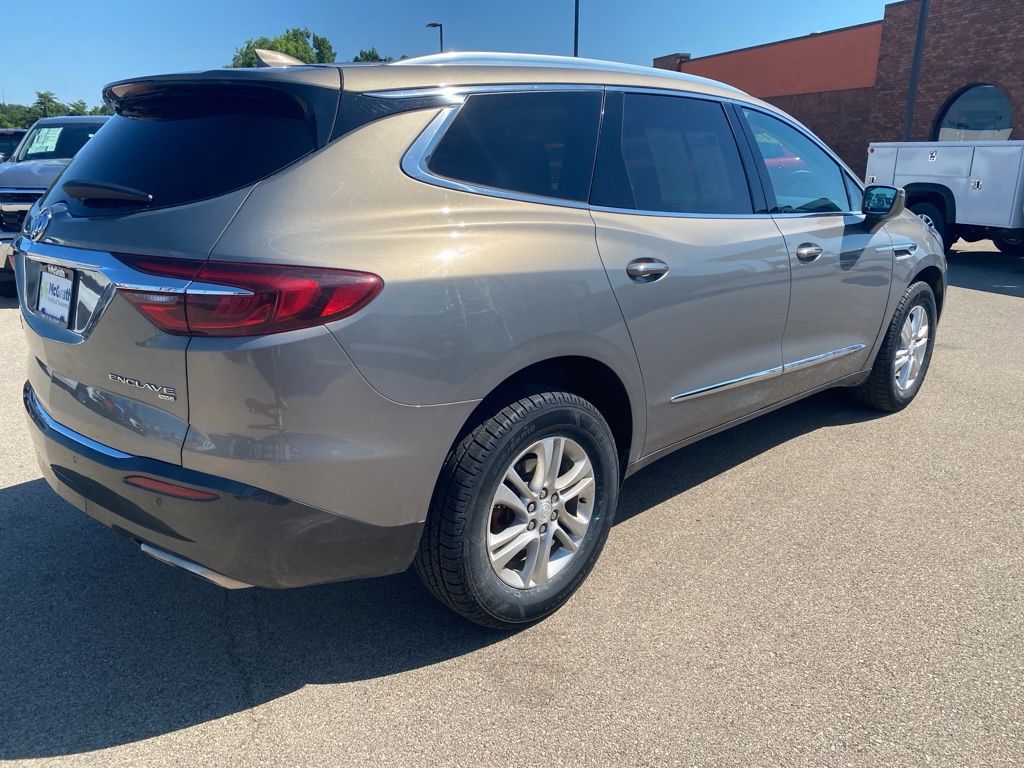 2018 Buick Enclave Essence photo 3